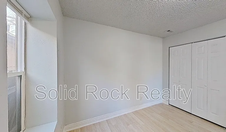 714 E 3rd St #1 — Photo 10