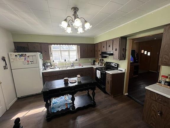 3rd image of 14 Hickory Avenue