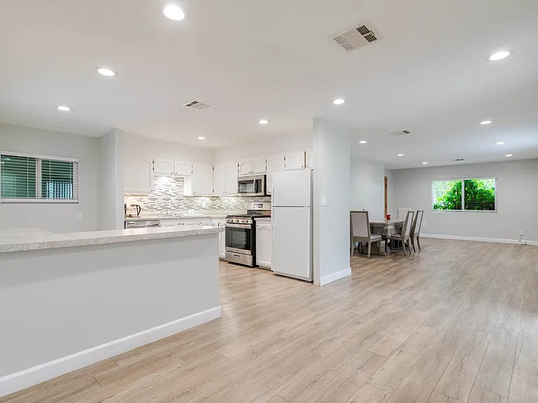 6539 Coldwater Canyon Ave — Photo 16