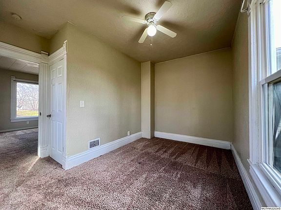 5th image of 601 3rd St NE