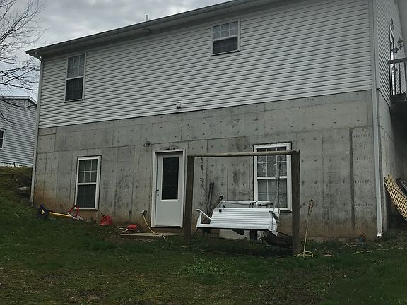 2nd image of 211 Willow St