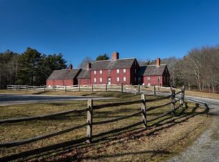 34 Hollywood Rd, Mattapoisett, MA 02739