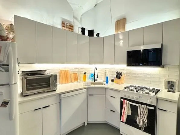 170 Tillary Street image 2 of 11