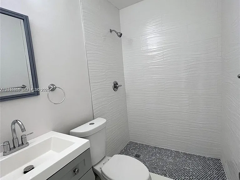 31 SW 67th Ct — Photo 3