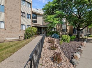 1871 Silver Bell Rd APT 214, Eagan, MN 55122