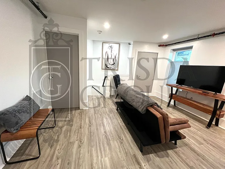 160 Southern Ave — Photo 47
