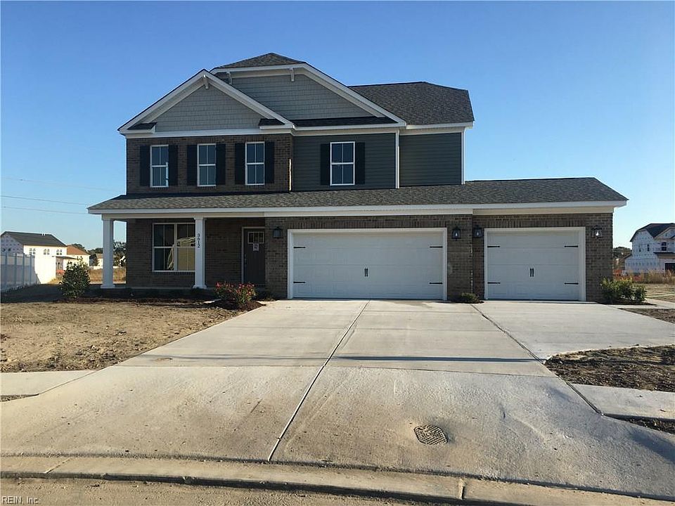 Exterior with 3rd car garage