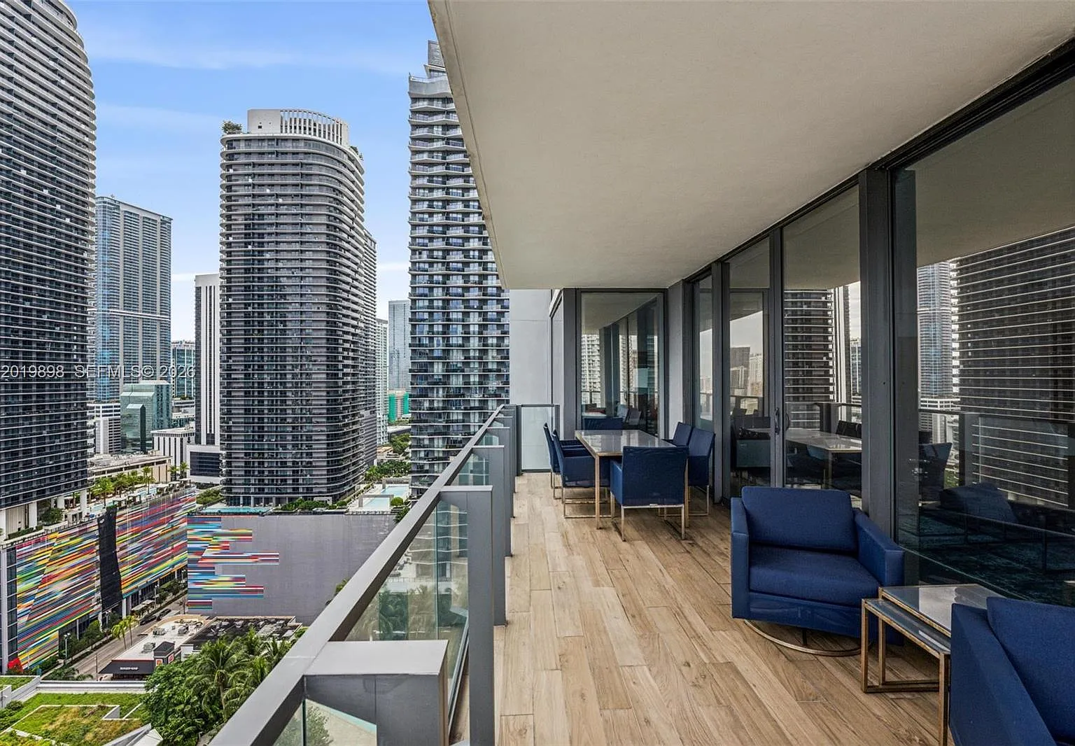 Rise Condo — Photo 2