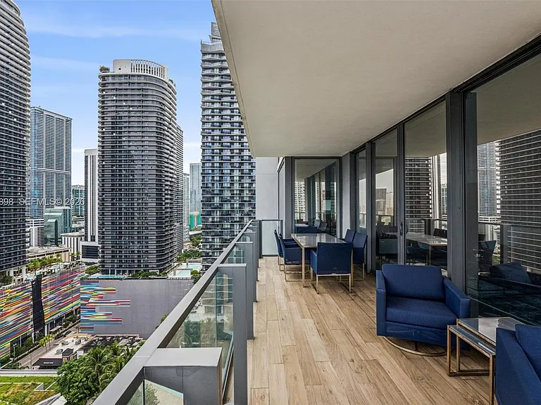 88 SW 7th St #2111 — Photo 2