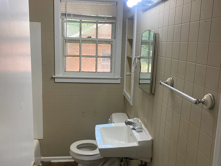 209 Herbert St #B — Photo 10