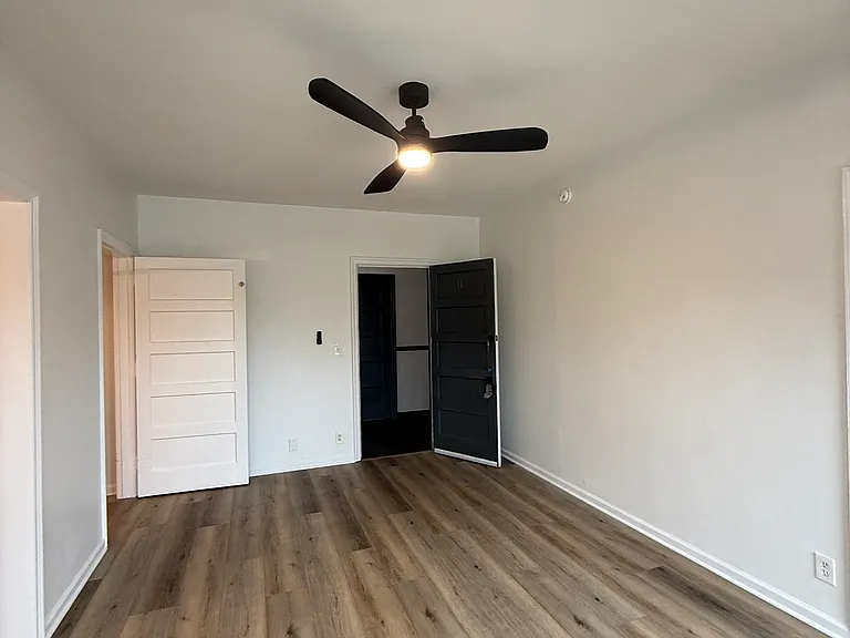 1121 E Chevy Chase Dr #11 — Photo 9