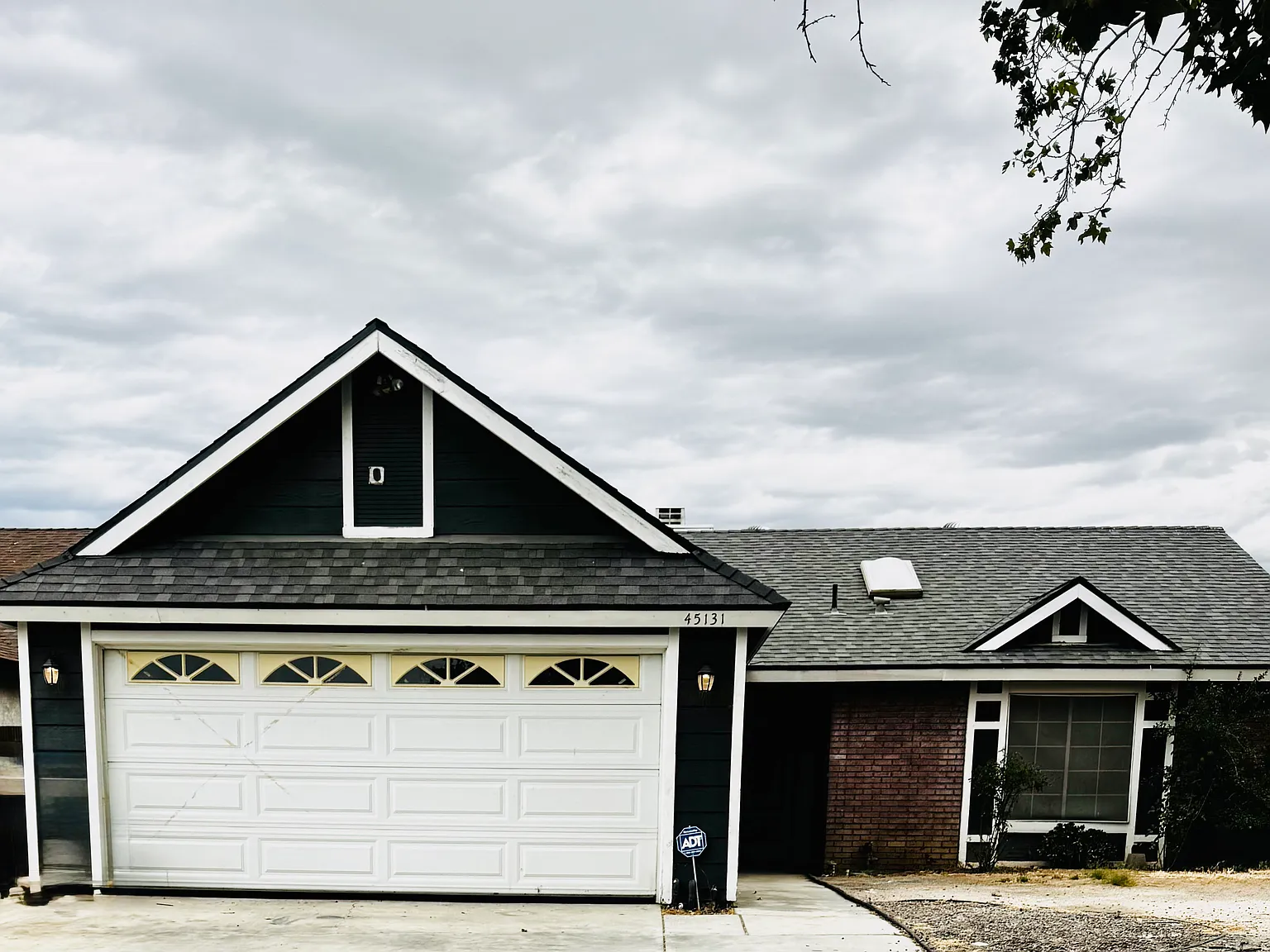 3 bed, 1300 sqft, $3,000 — Photo 1