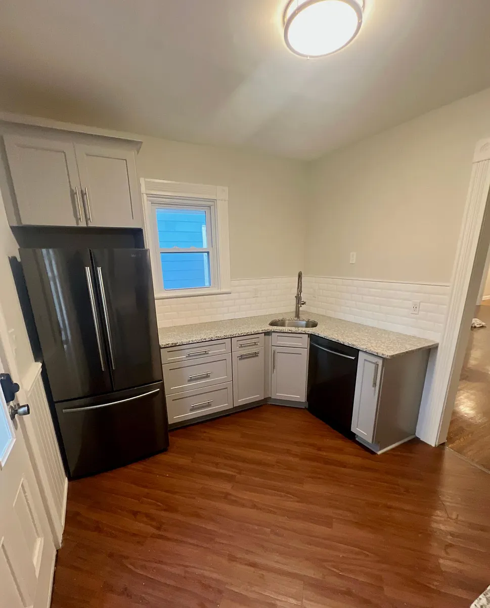 Building Photo - 497 Averill Ave