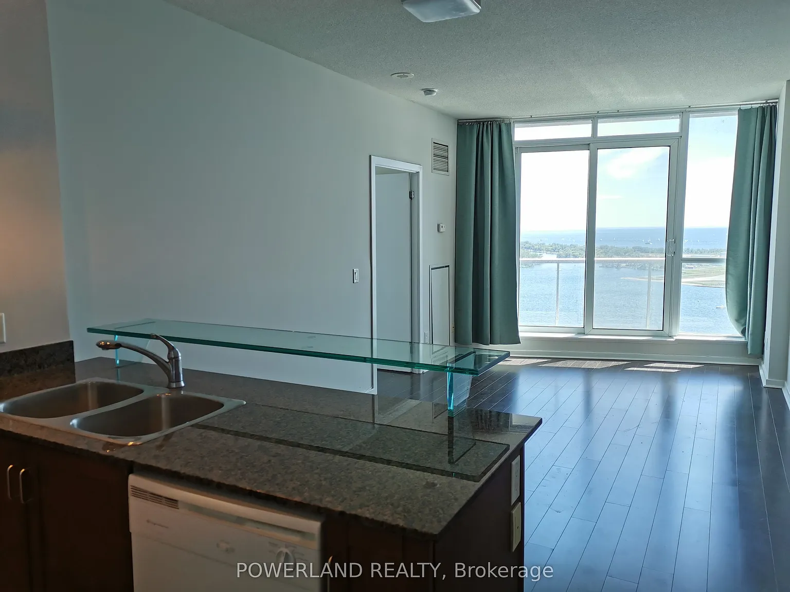 208 Queens Quay W — Photo 2