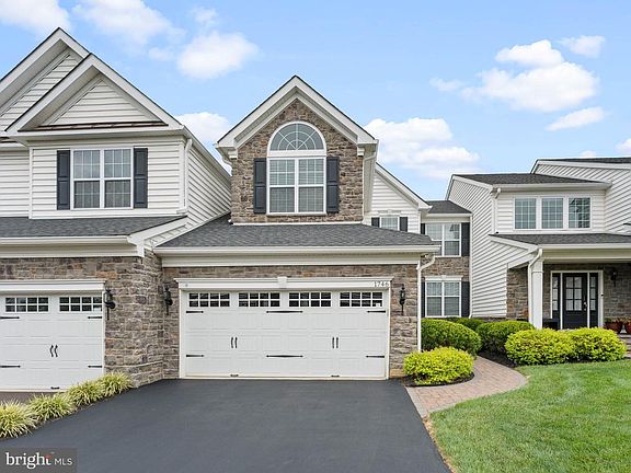 3rd image of 1746 Locust Dr