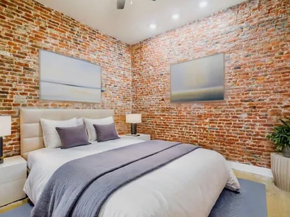 3rd image of 32 Strawberry St Penthouse 1