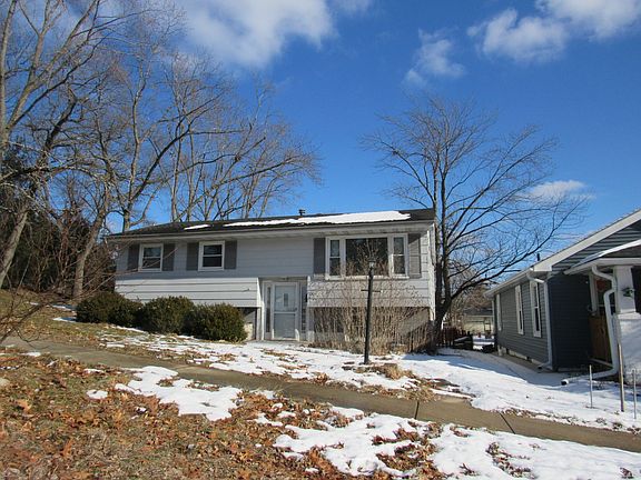 2nd image of 2301 Vanderburg St