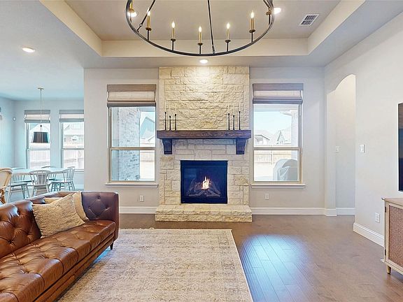 2nd image of 817 Fallbrook Ave