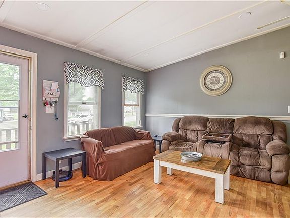 3rd image of 1262 Robin Ave