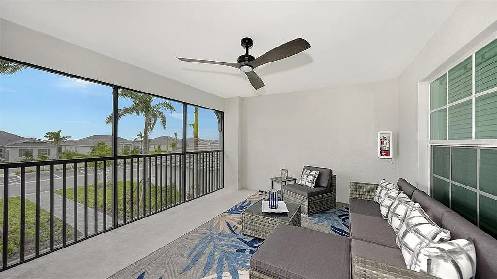 2 bed, 2.0 bath, 1366 sqft, $7,500 — Photo 2