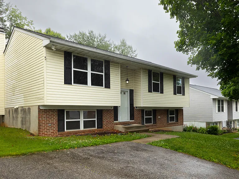 8 Upman Ct — Photo 1