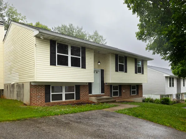 8 Upman Ct, Catonsville, MD 21228