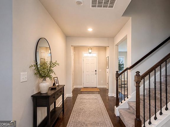 4th image of 8084 Louis Dr