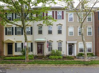 43537 Mink Meadows St, Chantilly, VA 20152