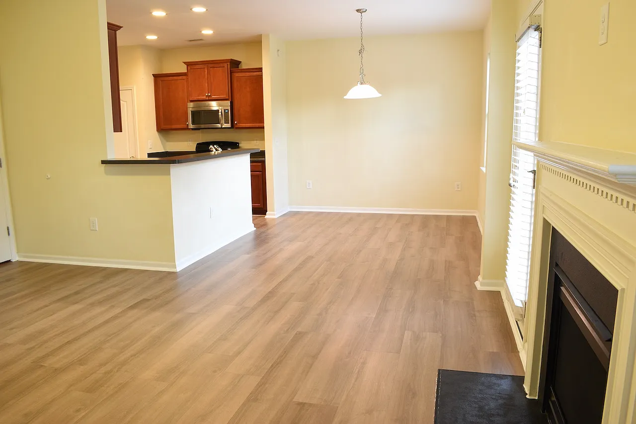 3 bed, 2.5 bath, 1700 sqft, $2,245 — Photo 4