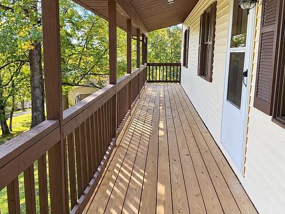 9th image of 13 Silver Maple Ln