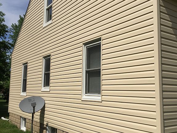 2nd image of 220 E Church St