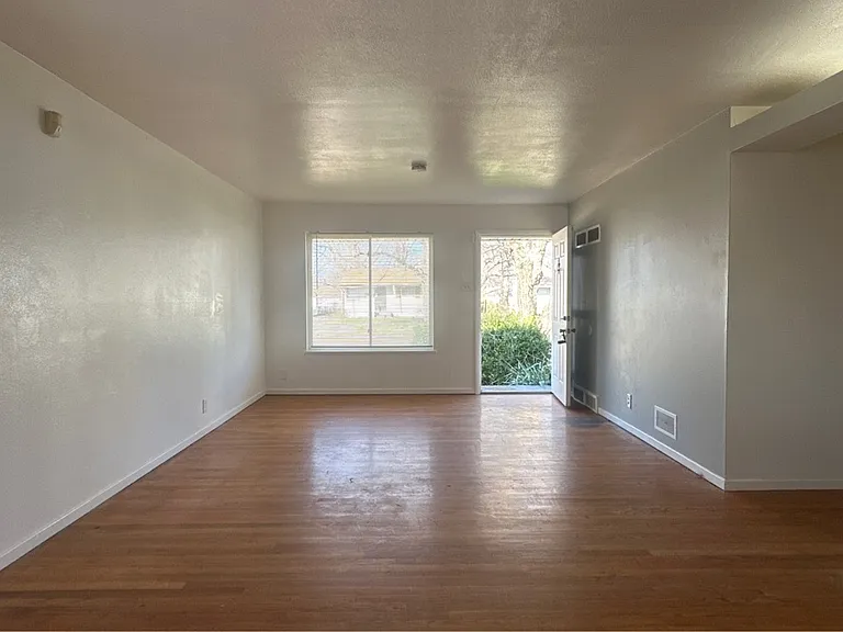 10748 Spring Garden Dr — Photo 14
