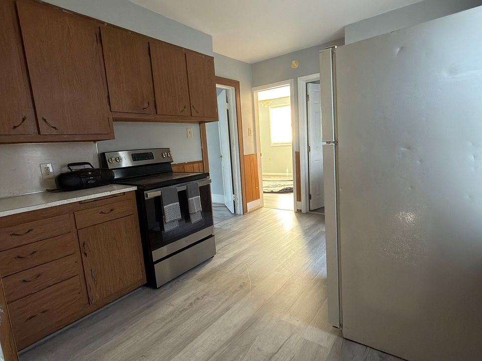 1st image of 1142 Van Velsen St #B