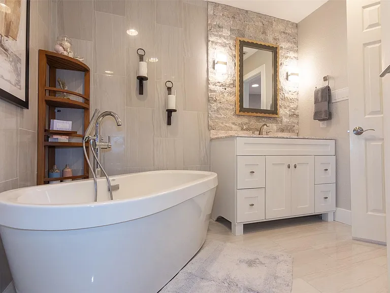 2410 Enfield Rd #10 — Photo 26