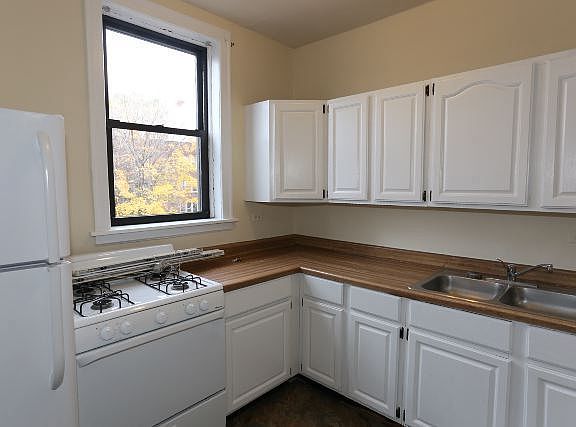 3rd image of 3935 N Janssen Ave APT 3E