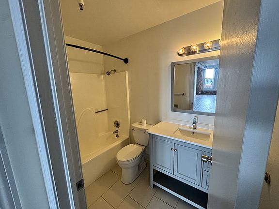 5th image of 309 Delaware St #406
