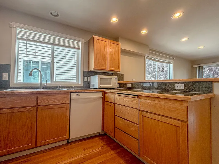 8538 Midvale Ave N #B — Photo 6