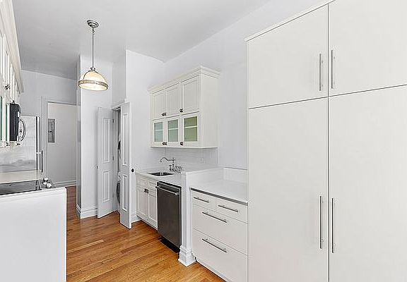 3rd image of 57 W 75th St APT 2A