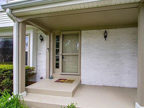 4th image of 940 French Dr