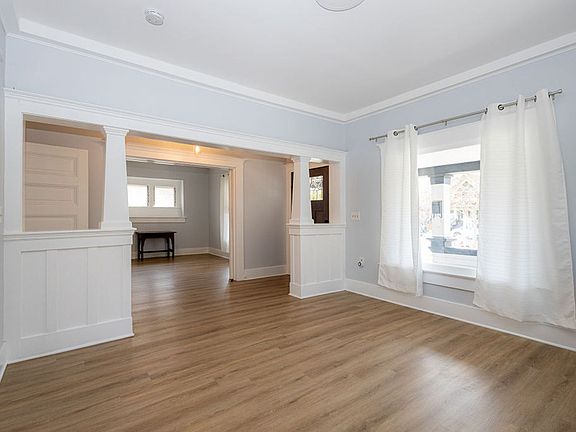 5th image of 3022 S La Salle Ave