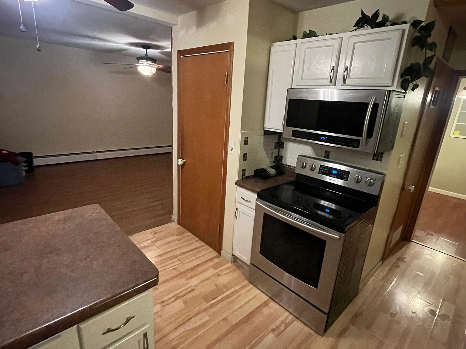 3 bed, 1000 sqft, $1,360 — Photo 4