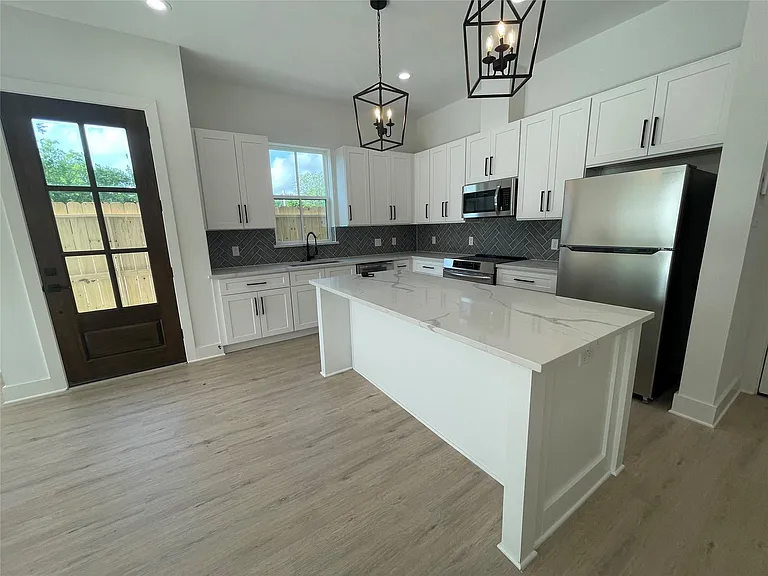 6412 Highland Pine Ln — Photo 4