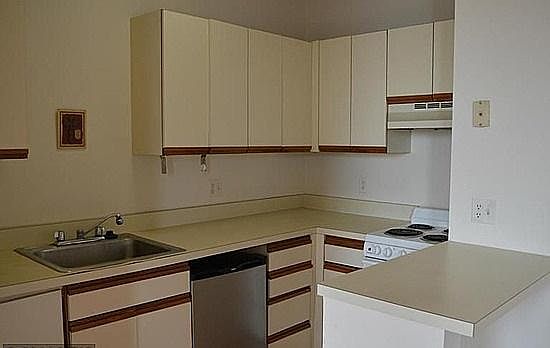 2nd image of 1001 Saint Paul St Unit 5E
