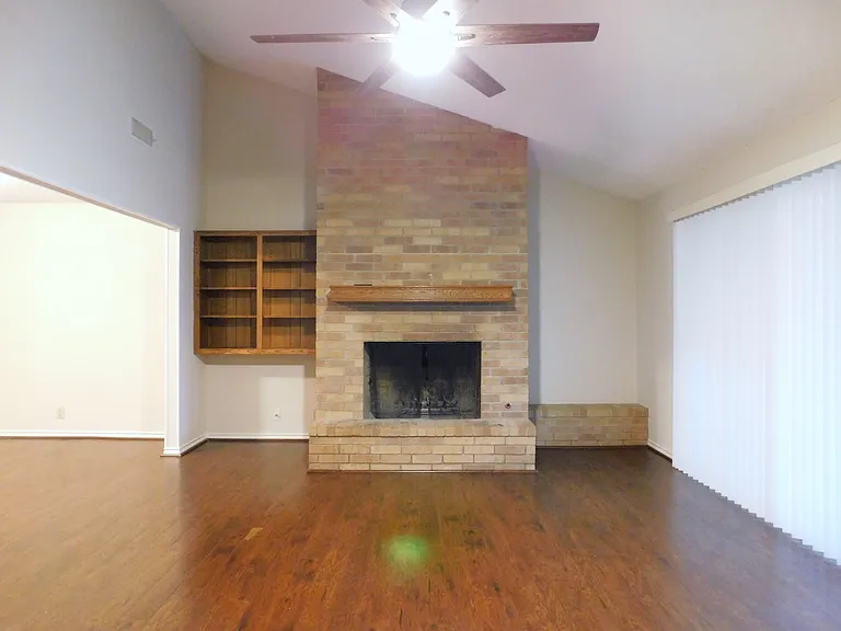 2204 Canterbury Ct #2204 — Photo 7
