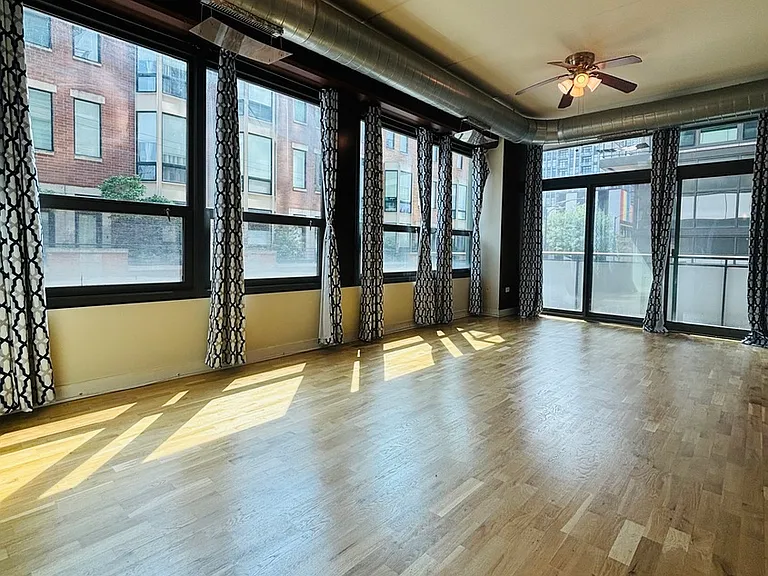 660 W Wayman St #204 — Photo 2