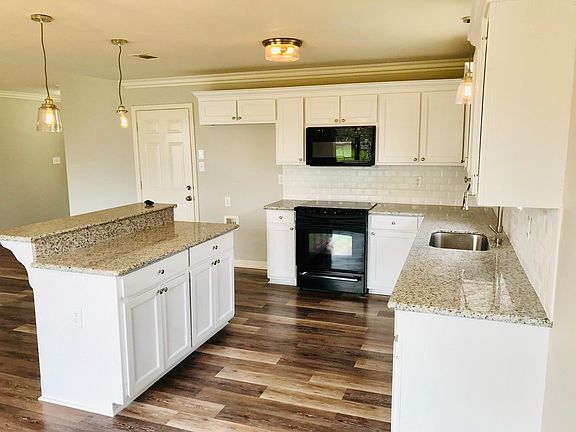 5th image of 36008 Norfolk Ave