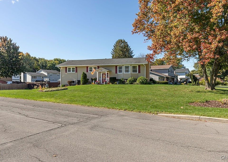 1st image of 301 Colony Park Dr