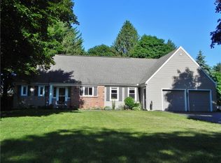 576 Bending Bough Dr, Webster, NY 14580