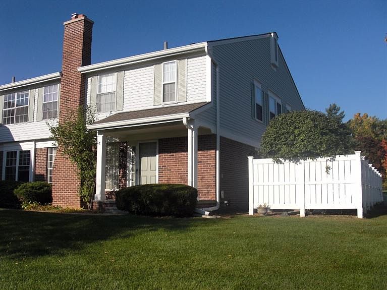 1st image of 42138 Roscommon Dr #281