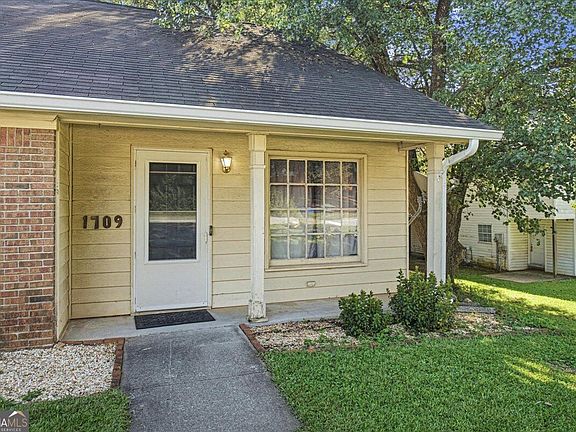 3rd image of 1709 Winchester Way SE